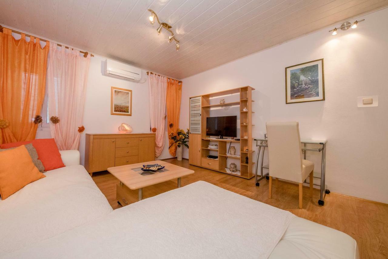 Patricia Apartma Rab Town
